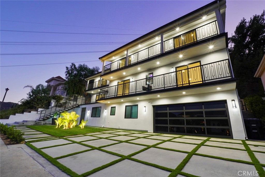 3381 Oakmont View