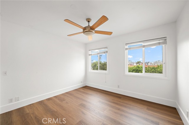 Detail Gallery Image 27 of 35 For 377 Roycroft Ave, Long Beach,  CA 90814 - 4 Beds | 2/1 Baths