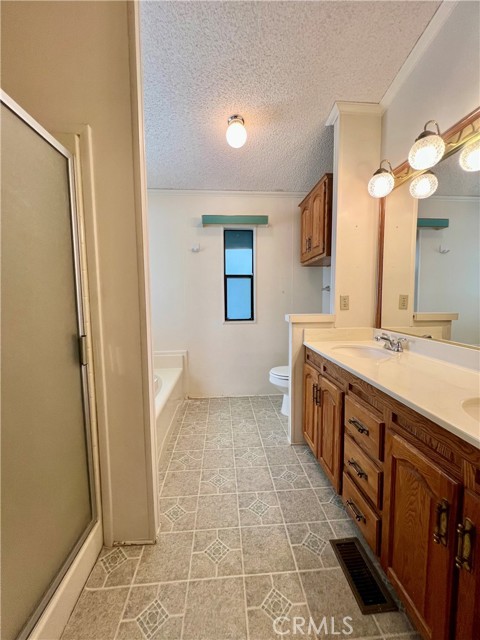 24600 Mountain Ave, Hemet CA: https://media.crmls.org/medias/5684c55d-5cd1-4b34-b36b-e4909e7b3c98.jpg