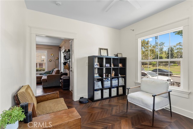 976 N Loma Vista Drive, Long Beach CA: https://media.crmls.org/medias/5684fb7f-ba8c-4007-8ce5-83c65d404b31.jpg