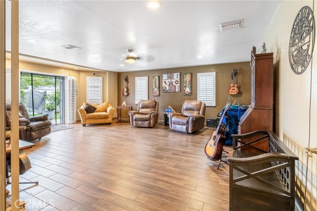 Detail Gallery Image 18 of 39 For 330 E Gladstone St, San Dimas,  CA 91773 - 4 Beds | 3 Baths