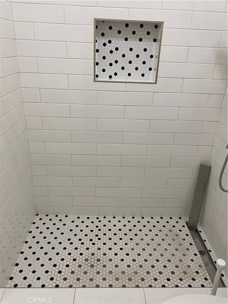 https://media.crmls.org/medias/5685836c-9ccc-4df6-9459-e6fc12d181ad.jpg?preset=X-Large