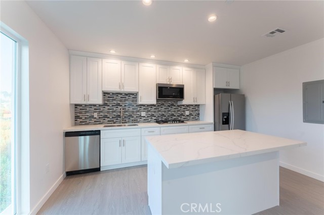6845 N Haskell Avenue, Lake Balboa CA: https://media.crmls.org/medias/5685f265-98bd-4af1-be57-a6ec8fad6c67.jpg