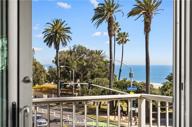 Detail Gallery Image 23 of 67 For 101 California Ave #301,  Santa Monica,  CA 90403 - 2 Beds | 2 Baths