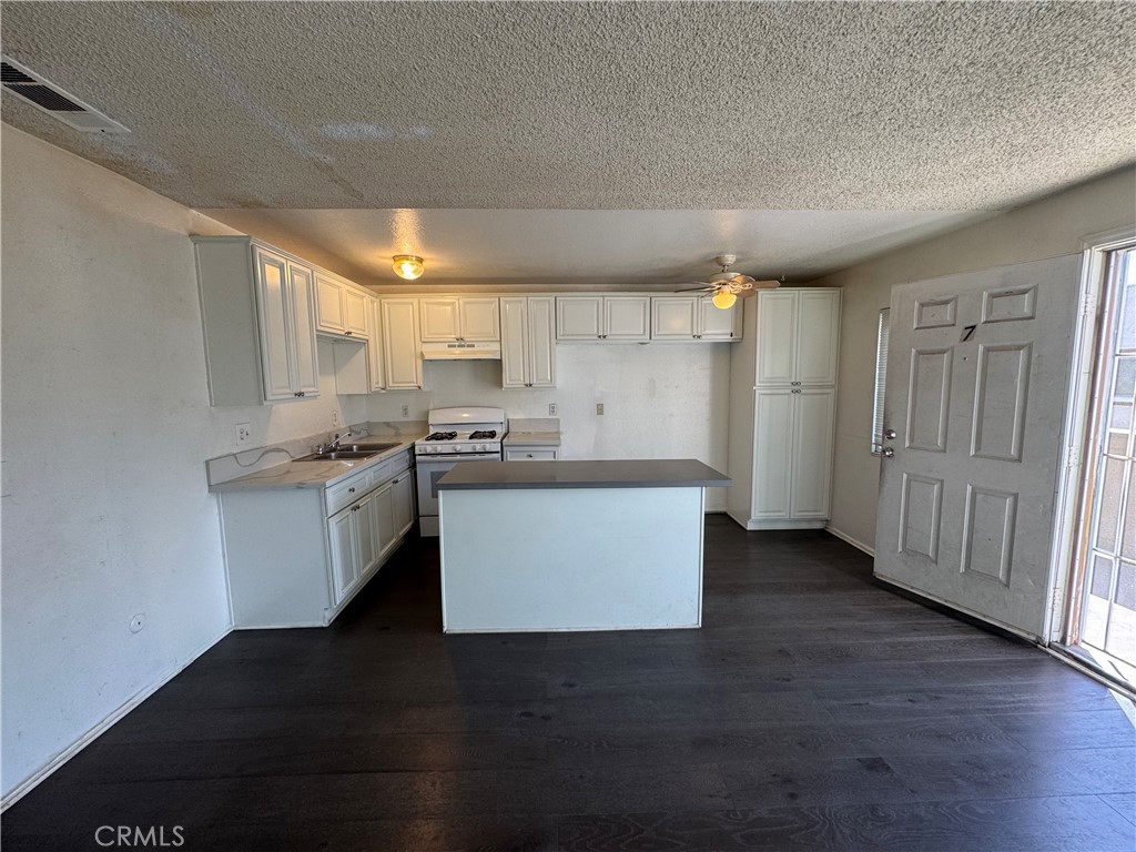 3751 Harvill