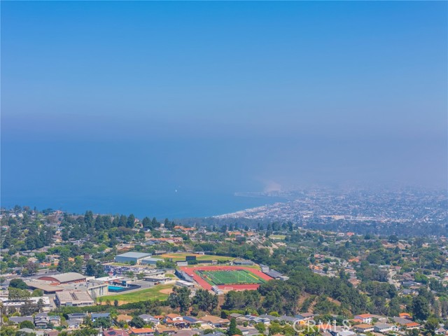 27659 Flaming Arrow Drive, Rancho Palos Verdes CA: https://media.crmls.org/medias/56870daf-1dae-476a-b99f-febc33500486.jpg