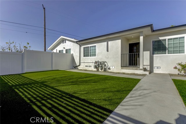 Detail Gallery Image 3 of 26 For 13327 Strathern St, North Hollywood,  CA 91605 - 3 Beds | 2 Baths