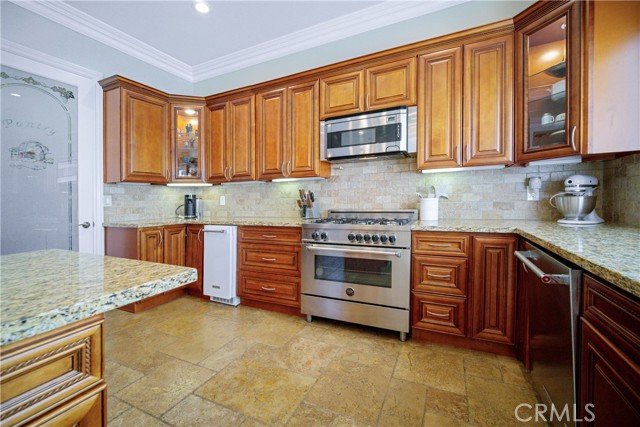 Detail Gallery Image 15 of 45 For 30385 South Fork Dr, Canyon Lake,  CA 92587 - 5 Beds | 3/1 Baths