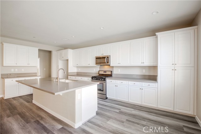 Detail Gallery Image 12 of 56 For 34899 Windwood Glen Ln, Murrieta,  CA 92563 - 4 Beds | 2/1 Baths