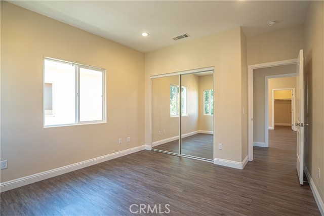 9246 Cedros Avenue, Panorama City CA: https://media.crmls.org/medias/56887514-d69a-4028-bf50-3863b4a159e7.jpg