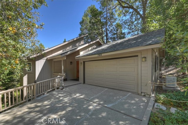 789 Jagerhorn Dr, Lake Arrowhead, CA 92352