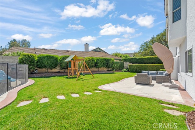 320 Forelock Court, Simi Valley CA: https://media.crmls.org/medias/56890a0b-ab3b-45a0-bf87-1bc5c88cf395.jpg