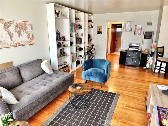 1724 E 1st Street, Long Beach CA: https://media.crmls.org/medias/56894a8b-16d2-4cf6-b365-19887ef05739.jpg