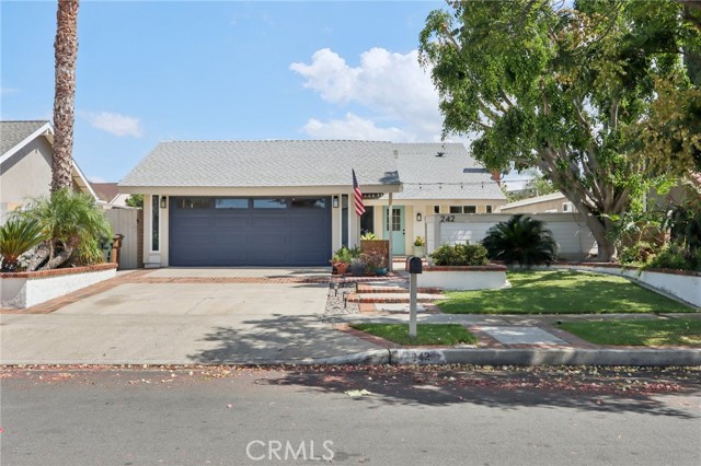 242 N Camino Arroyo, Anaheim CA: https://media.crmls.org/medias/5689f34c-869a-4626-8644-299982c5b860.jpg