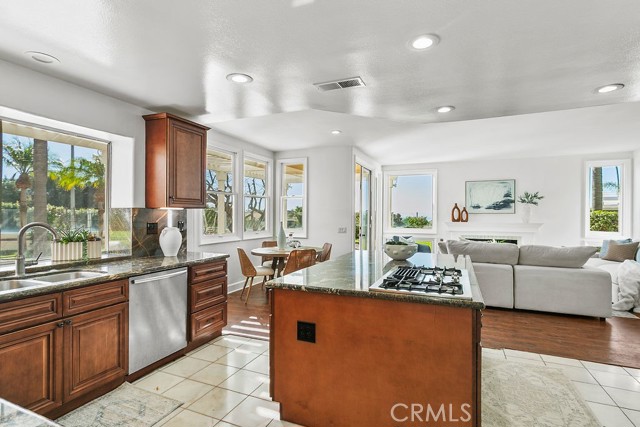 Detail Gallery Image 17 of 56 For 19 Harbor Pointe, Corona Del Mar,  CA 92625 - 4 Beds | 4/1 Baths