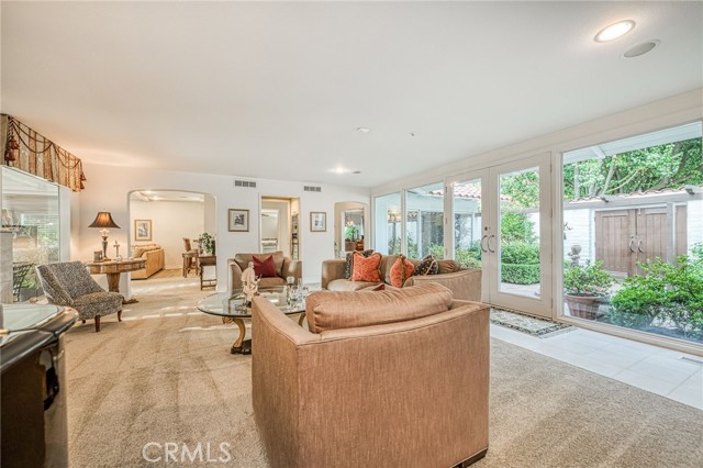 6695 N Van Ness Boulevard, Fresno CA: https://media.crmls.org/medias/568a4e30-a7aa-434e-8c76-95ac8ee0a2a9.jpg