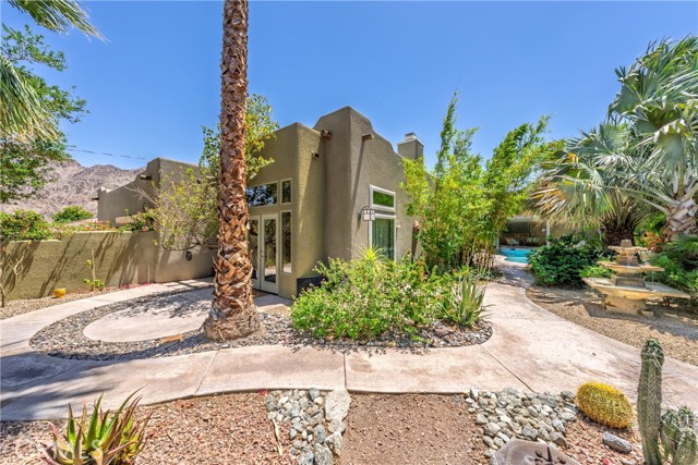 54030 Eisenhower Drive, La Quinta CA: https://media.crmls.org/medias/568a5bb4-a04a-4082-ad3e-42d0dd2bec6d.jpg
