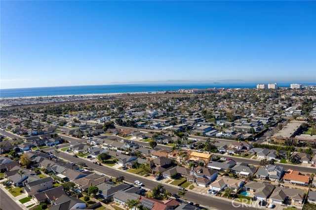 21131 Greenboro Lane, Huntington Beach CA: https://media.crmls.org/medias/568ae715-6a58-4125-b4ad-c7dbcf78f4ab.jpg