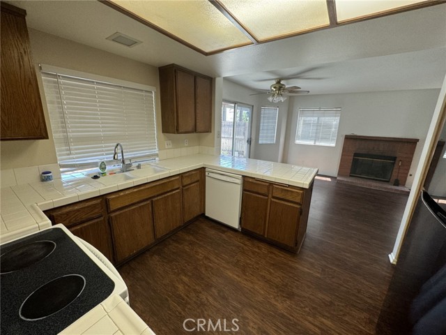 1793 Bowdoin, Corona CA: https://media.crmls.org/medias/568bdc48-1d5b-4d36-8a8a-6c632470f127.jpg