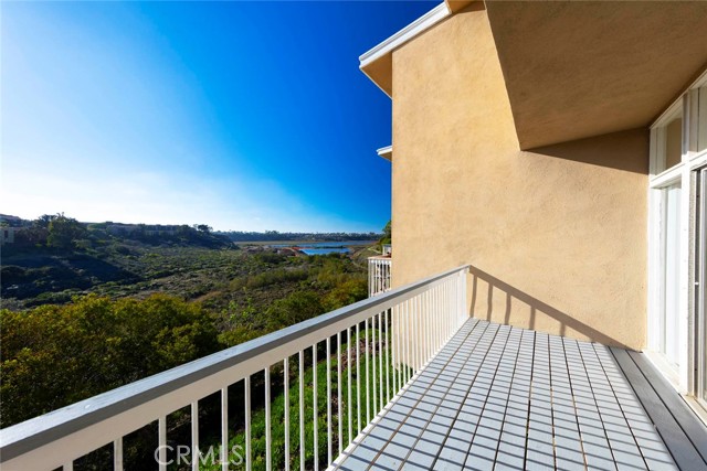 Detail Gallery Image 3 of 24 For 757 Domingo #D,  Newport Beach,  CA 92660 - 2 Beds | 2 Baths