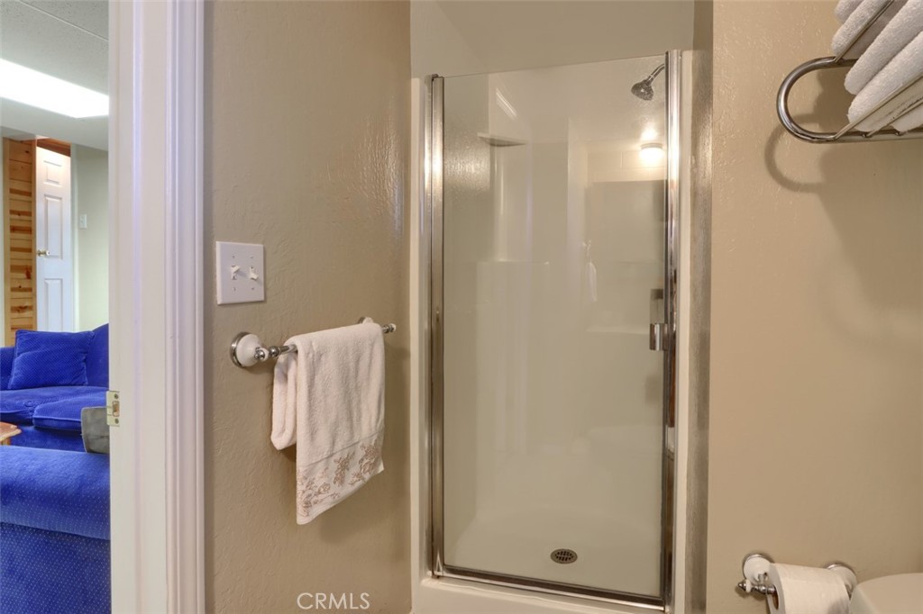 https://media.crmls.org/medias/568d47d2-7fa5-490a-928b-29e588b23af2.jpg?preset=X-Large