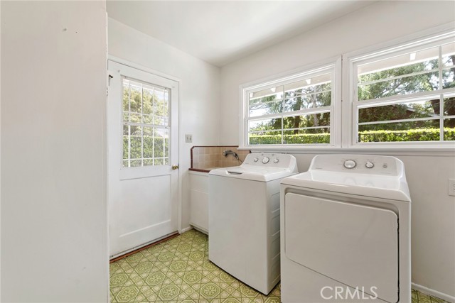 Image 26 of 38 For 883 Leadora Avenue