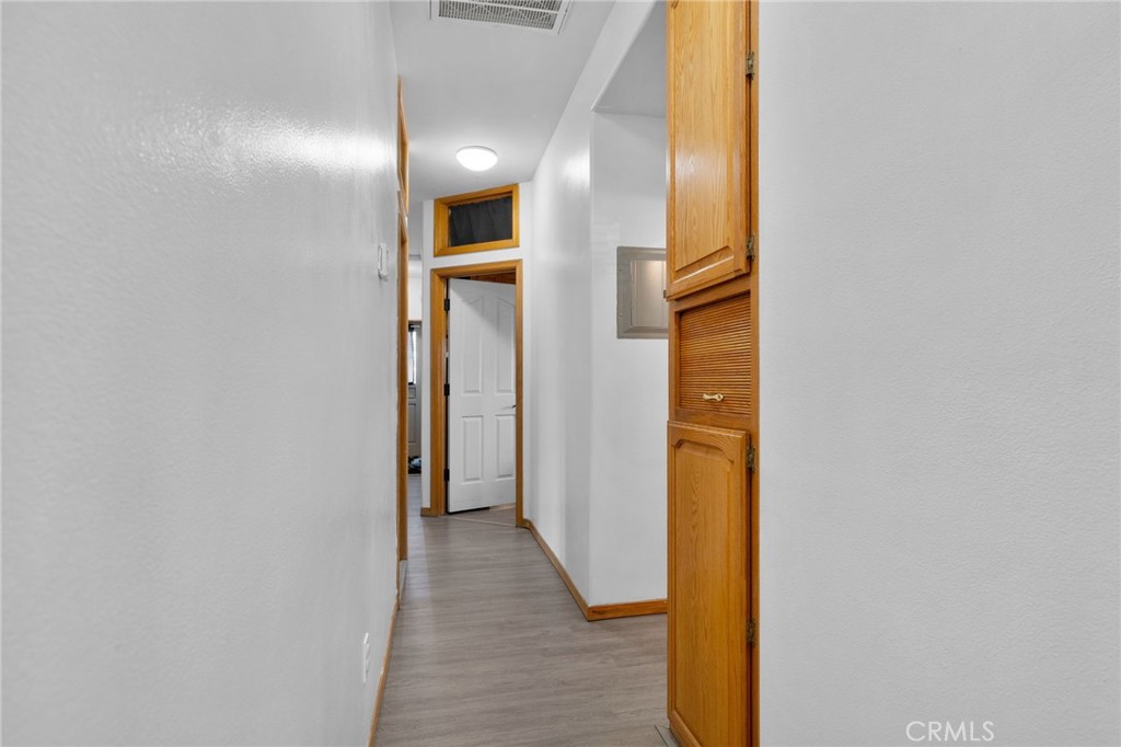 https://media.crmls.org/medias/568de259-a75e-4a66-8650-78405705bd79.jpg?preset=X-Large