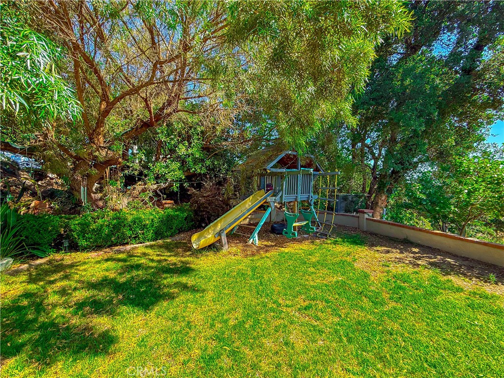 https://media.crmls.org/medias/568ea23c-9812-42f7-881e-c71016c95e8b.jpg?preset=X-Large
