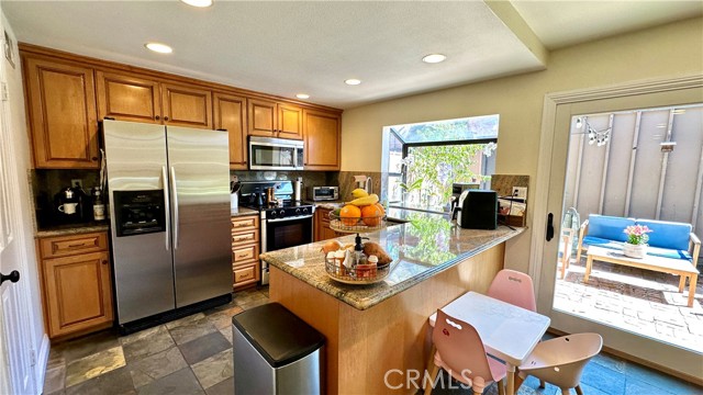 Detail Gallery Image 9 of 30 For 9763 Reseda Bld #81,  Northridge,  CA 91324 - 2 Beds | 2/1 Baths