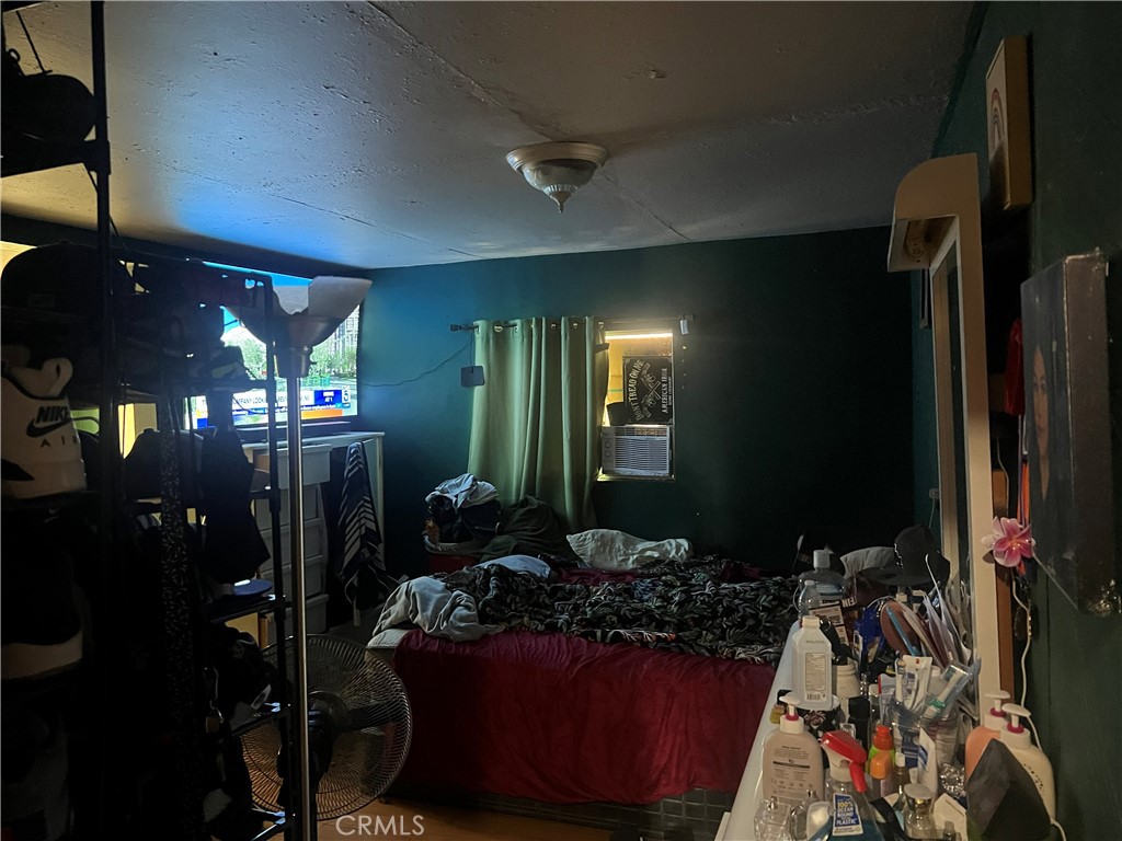 https://media.crmls.org/medias/568fa1d6-414c-4b2f-9e54-d5eb802e2e92.jpg?preset=X-Large