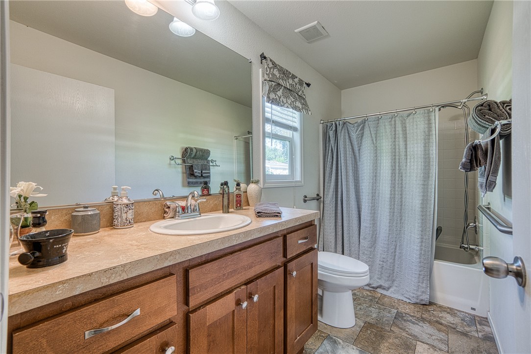 Detail Gallery Image 15 of 25 For 5020 Lakeshore Dr #19,  Lakeport,  CA 95453 - 3 Beds | 2 Baths