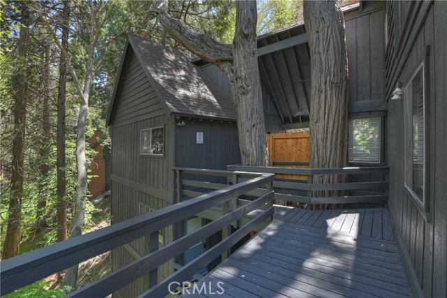 Detail Gallery Image 6 of 45 For 309 Golden Ln, Lake Arrowhead,  CA 92352 - 6 Beds | 3 Baths