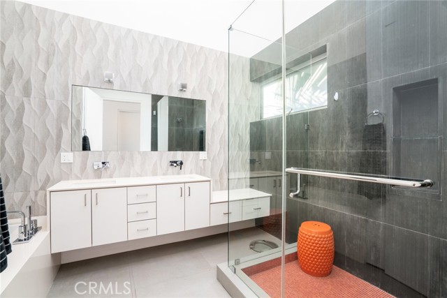 Principal Suite Bathroom