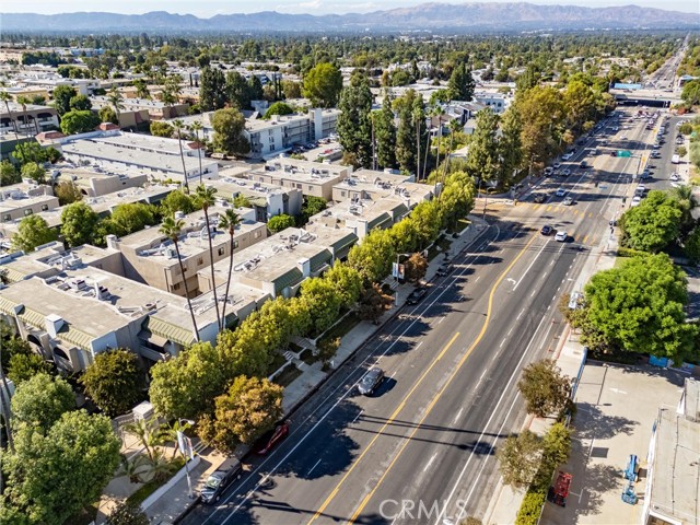 5335 White Oak Avenue, Encino CA: https://media.crmls.org/medias/56918c37-da4c-4517-b32e-27375d3e7a36.jpg