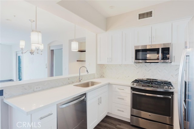 24595 Town Center Drive, Valencia CA: https://media.crmls.org/medias/56919627-525c-4382-8907-578efe5c5aa0.jpg