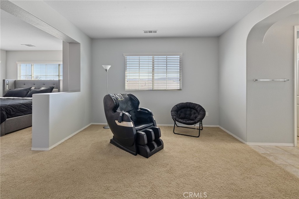 https://media.crmls.org/medias/56927774-9e0f-4ff1-9a02-674a55b6edc1.jpg?preset=X-Large