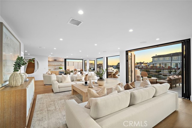 Detail Gallery Image 10 of 57 For 16471 Barnstable, Huntington Beach,  CA 92649 - 5 Beds | 5/1 Baths