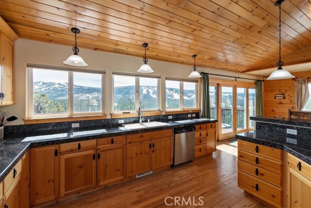 Detail Gallery Image 19 of 75 For 42545 Pegasus, Big Bear Lake,  CA 92315 - 5 Beds | 4 Baths