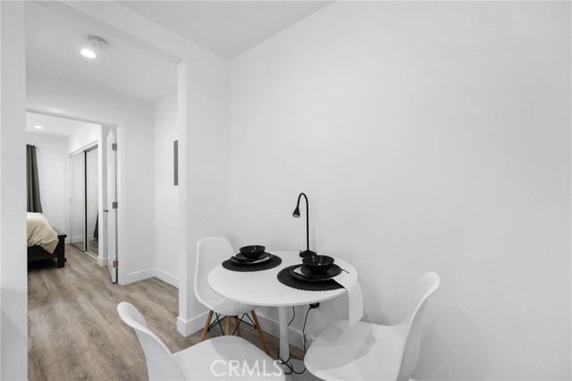 18017 Collins Street, Encino CA: https://media.crmls.org/medias/569461bf-332e-4a77-a70e-387d6b74b6db.jpg