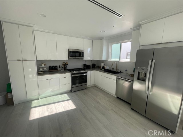 Detail Gallery Image 8 of 27 For 3416 11th, Los Angeles,  CA 90018 - 4 Beds | 3 Baths