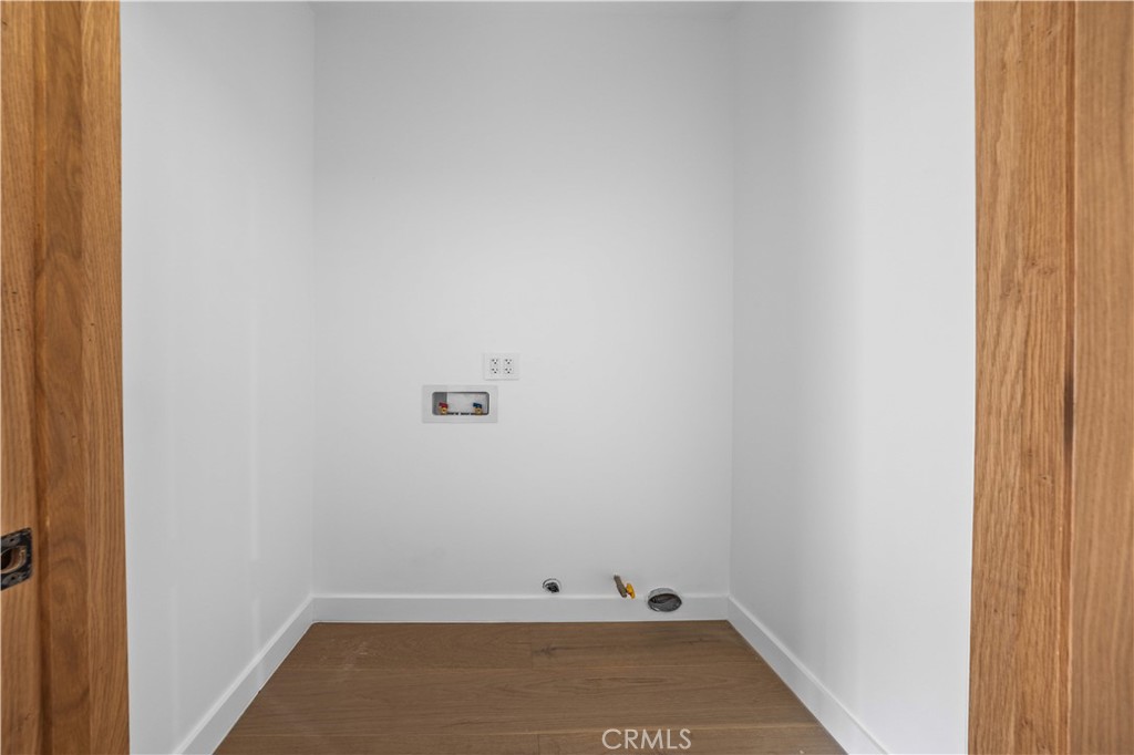 https://media.crmls.org/medias/5694e035-c892-4d8c-a3c0-b515866d957e.jpg?preset=X-Large