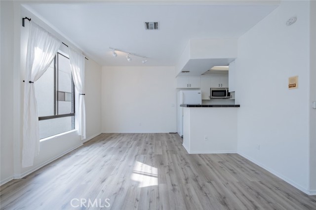 Detail Gallery Image 3 of 27 For 1242 S Holt Ave #104,  Los Angeles,  CA 90035 - 2 Beds | 2/1 Baths