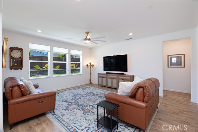 Detail Gallery Image 15 of 56 For 403 Confederation Ct, Lincoln,  CA 95648 - 4 Beds | 3 Baths