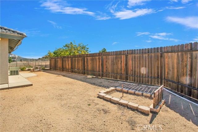 Detail Gallery Image 40 of 45 For 11020 Blue Jay Way, Oak Hills,  CA 92344 - 5 Beds | 2 Baths