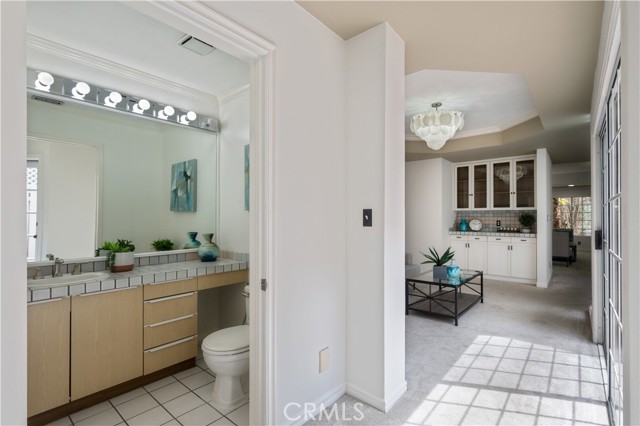 2006 Aviation Way, Redondo Beach CA: https://media.crmls.org/medias/569550e4-7c23-4e74-ab65-03a0e8bd29be.jpg