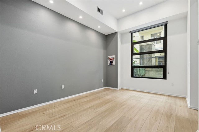 Detail Gallery Image 14 of 40 For 133 the Promenade #118,  Long Beach,  CA 90802 - 2 Beds | 2/1 Baths