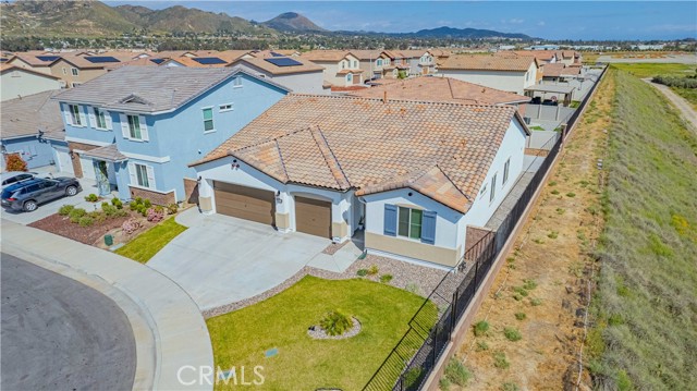 Detail Gallery Image 2 of 46 For 29138 Carrotwood, Lake Elsinore,  CA 92530 - 3 Beds | 2/1 Baths
