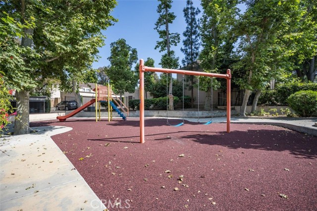 5644 Etiwanda Avenue, Tarzana CA: https://media.crmls.org/medias/56983369-a9e9-4c89-aff9-64e616a662ed.jpg