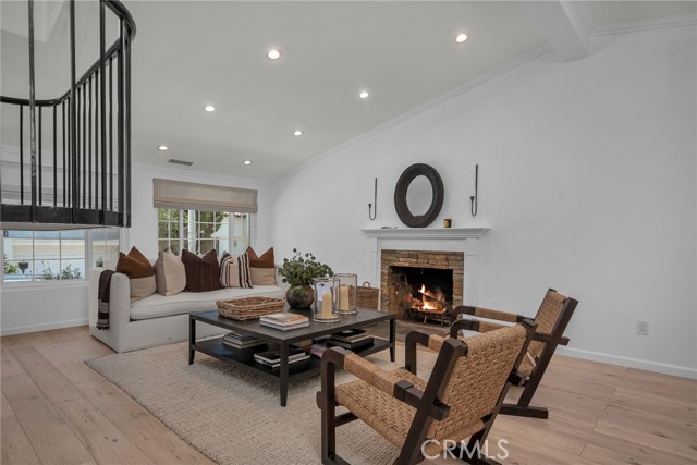 17152 Escalon Drive, Encino CA: https://media.crmls.org/medias/56988db1-df15-46f6-8c18-7abb3a5c4914.jpg
