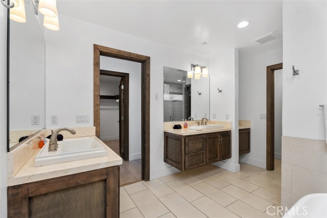 200 E Balboa Boulevard, Newport Beach CA: https://media.crmls.org/medias/5698ca7d-b679-4549-b0e9-dd132dd54cc8.jpg